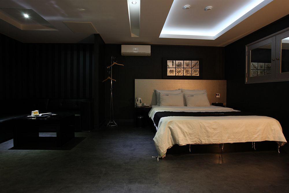 Hotel Moxy Seoul Insadong By Marriott Exterior foto