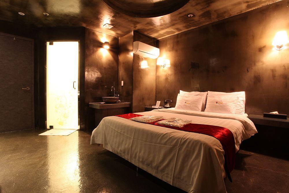 Hotel Moxy Seoul Insadong By Marriott Exterior foto